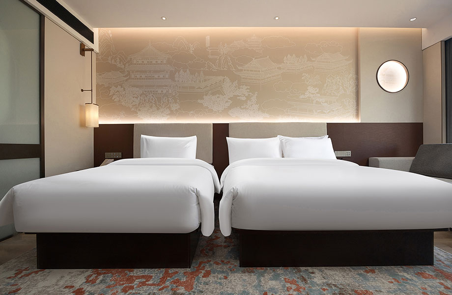 Aluminum Edge Trim Vs. Aluminum Moulding: What’s the Difference