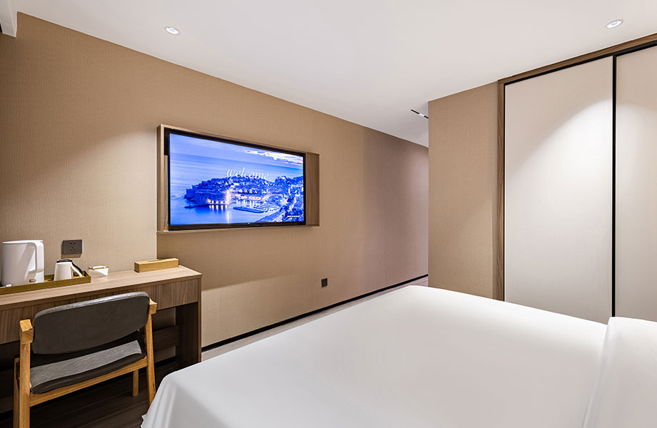 Aluminum Edge Trim Vs. Aluminum Moulding: What’s the Difference